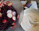 Foto del paso 3 de la receta: Ensalada de lombarda y rabanitos con sésamo negro