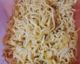 Foto langkah ke 3 dari resep Pizza Mie Sosis.