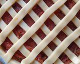 Foto del paso 4 de la receta: Pasta frola de naranja y membrillo con pasas de uvas al oporto🧉