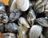 A picture of step 1 of Rich and Savory Clam Miso Soup.