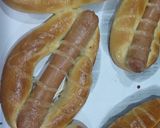 Hình bước làm 4 của món Bánh mì xúc xích