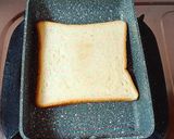 Foto langkah ke 3 dari resep Korean Toast Omelette.