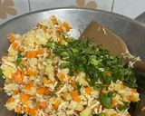Foto langkah ke 3 dari resep Risol Isi Ayam Sayur.