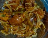 A picture of step 6 of Hakka noodles with gravy.