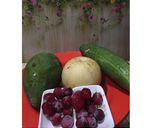 Foto langkah ke 1 dari resep Diet Juice Cranberry Mango Pear Cucumber.