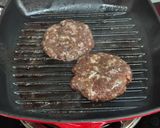 รูปขั้นตอนการทำที่ 3 ของ Breakfast Burger with Poached Egg