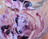 Foto del paso 4 de la receta: Yogur estilo griego con arándanos y maqui berry 🫐🍶🫐 Última receta del año y low carb 🥂