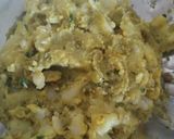A picture of step 4 of Potatoes and green peas paratha.
