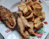 Foto langkah ke 1 dari resep Ikan dan Tahu Masak Tausi.
