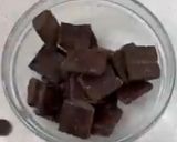 Foto del paso 1 de la receta: Helado de vainilla, relleno de arequipe y cubierto con chocolate