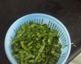 A picture of step 1 of Palak prontha with curd.