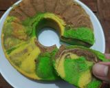 Foto langkah ke 9 dari resep Bolu Marmer 3 warna (hijau, kuning dan cokelat).