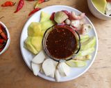Foto langkah ke 4 dari resep Rujak Buah Bumbu Kacang.