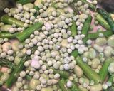 A picture of step 4 of Garlicky Broad Beans, Asparagus & Rice.
