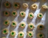 Foto langkah ke 5 dari resep Thumbprint Cookies.