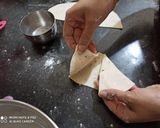 A picture of step 4 of Baked Mushroom Samosa.