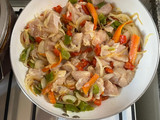 Wok de carne estilo asiático