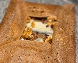 Une image de l'étape 3 de 💚 Galette de sarrasin au fromage de chèvre, noix, raisins secs et miel.