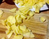 Foto del paso 1 de la receta: Tortilla de patatas con cebolla