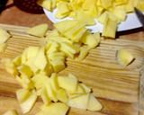 Foto del paso 1 de la receta: Tortilla de patatas con cebolla