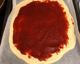 Foto del paso 3 de la receta: Pizza casera: capricho de sabores para ver el fútbol ⚽️⚽️⚽️