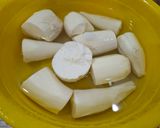 Hình bước làm 1 của món Khoai mì quết cuốn bánh tráng