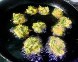 A picture of step 3 of Methi Pakoda.