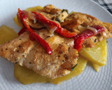 Foto del paso 4 de la receta: Salmón al ajillo sobre patatas a lo pobre
