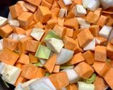 Zupa krem z batatów z dodatkiem soku z pomarańczy 🍠🍊🌱 krok przepisu 1 zdjęcie