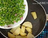 A picture of step 6 of Potato & Green peas ki Sabji.