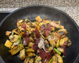 Foto del paso 2 de la receta: Revuelto de champiñón y ajos tiernos