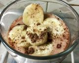 A picture of step 1 of Coco banana milk shake.