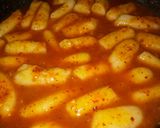 Foto langkah ke 3 dari resep Tteokbokki/toppokki/kueberas tanpa gochujang.