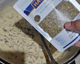Foto langkah ke 5 dari resep Creamy Mushroom Sauce🍄‍🟫🍕🥩🥗🍝😋.