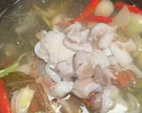 Gambar langkah 2 resipi Tomyam Putih Seafood.
