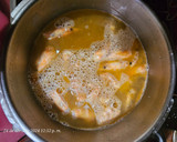 Foto del paso 4 de la receta: Bisque de langostinos con fideos fritos y gambas blancas