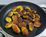 A picture of step 2 of Tel pani na muthiya/ Lauki methi muthiya.