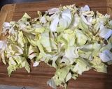 Une image de l'étape 3 de Salade d'endives et Castelfranco aux pignons de pin et leerdammer.