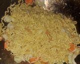 Foto langkah ke 4 dari resep Mie Goreng simpel.