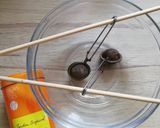 Une image de l'étape 1 de Abricots au thé et zeste de citron en conserve.
