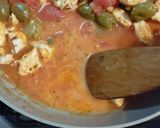 Foto del paso 3 de la receta: Estofado estilo mediterráneo con pollo, aceitunas y alcaparras