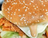 A picture of step 11 of Zinger Burger.