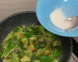 Foto langkah ke 4 dari resep Sop Brokoli X Caisim Bawang Putih.