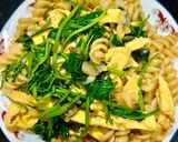 Hình bước làm 7 của món Nui Xào Bó Xôi Và Trứng 🥚🥬