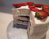 Foto del paso 15 de la receta: Tarta de crema de limón y fresas rellena de mora
