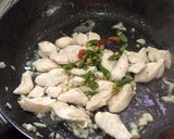 รูปขั้นตอนการทำที่ 3 ของ ข้าวคลุกกะเพราไก่
