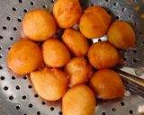 Foto langkah ke 3 dari resep Loukoumades (Donat Yunani).
