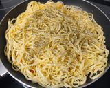 Foto del paso 4 de la receta: Nidos de tallarín y huevo