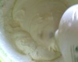 Foto langkah ke 4 dari resep Cupcakes polos 2 telur.