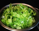 Foto del paso 4 de la receta: Sopa de lechuga romana con jamón curado